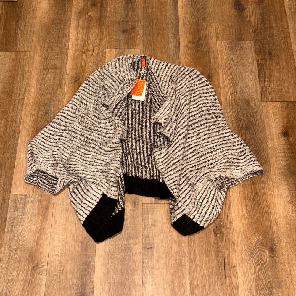 Verloop 2-Way Knit Shrug Cocoon Wrap Marled Black White Minimalist Apres Ski